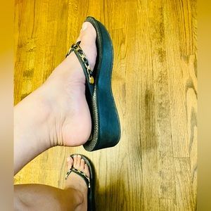 Wedge thong sandal with bling decoration